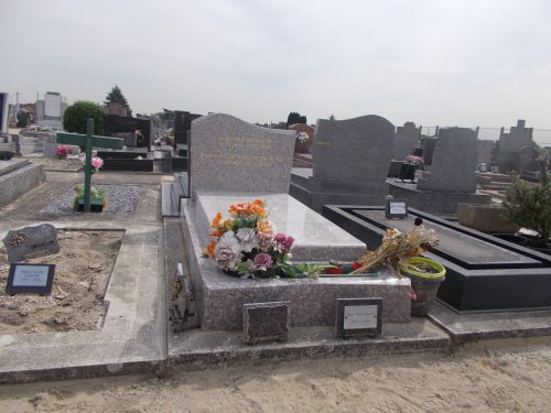 Pierre tombale avec jardinière